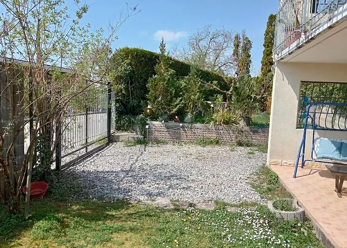 Avec Jardin Prive A 100mt Du *