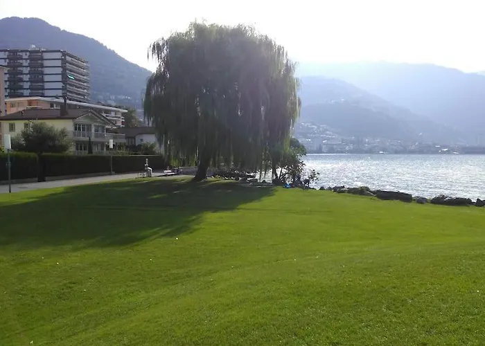 Avec Jardin Prive A 100mt Du * Montreux