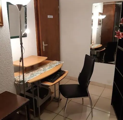 Avec Jardin Prive A 100mt Du 몽트뢰